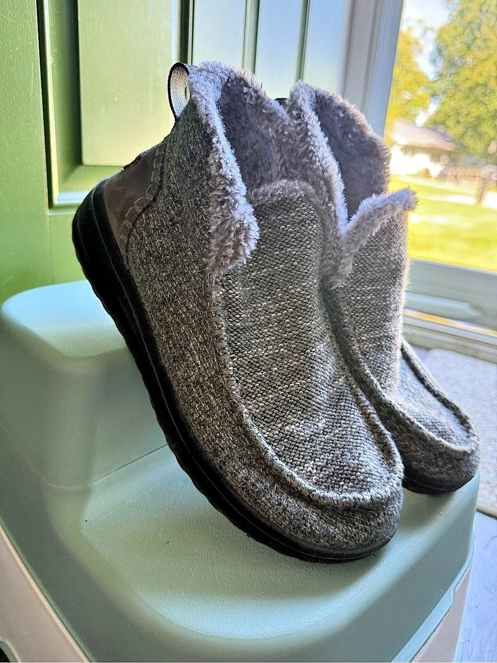 Hey dude -Lined Gray Boots US 8